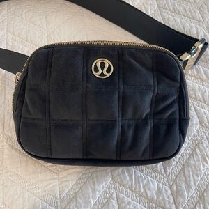 Used Like New Lululemom Everywhere Belt Bag Quilted Velour Black / Gold  1L